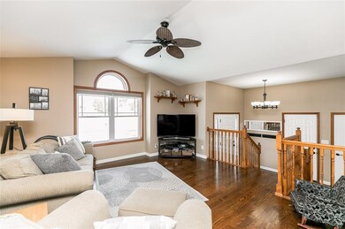 2913 38th Ave SW, Cedar Rapids, IA 52404 - photo 2