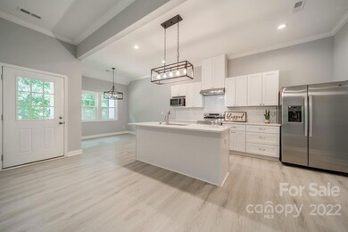 258 Edgewood Dr, Statesville, NC 28625 - photo 3