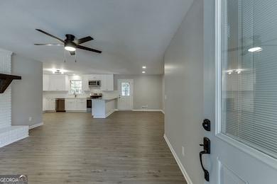 5837 Meadow View Ln, Flowery Branch, GA 30542 - photo 4