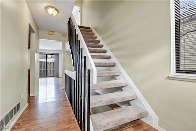 5544 Beach Ct, Cleveland, OH 44134 - photo 2