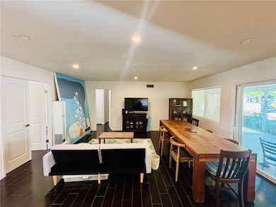 23813 Calvert St, Woodland Hills, CA 91367 - photo 4