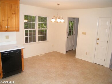Kitchen - EAT IN AREA LEADING TO THE LAUNDRY/MUD R