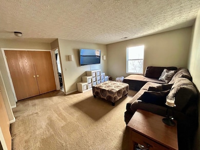 481 Wellsleyglen Dr, Columbus, OH 43207 - photo 7