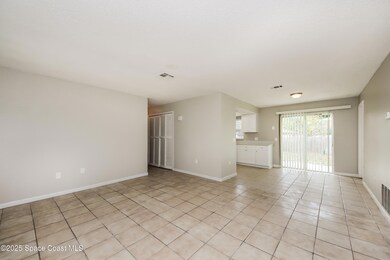 003-photo-living-room-10181235