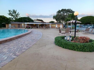 421 Windsor R, West Palm Beach, FL 33417 - photo 5