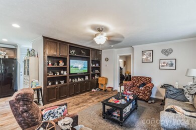 560 Jennings Rd, Statesville, NC 28625 - photo 5