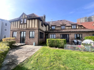 168-15 Powells Cove Blvd, Whitestone, NY 11357 - photo 5