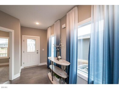 9836 Marnewood Dr, Johnston, IA 50131 - photo 4