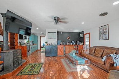 3355 Logan Ave, Waterloo, IA 50703 - photo 4