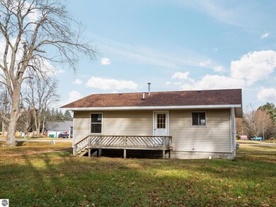 7808 Bacchanalia Ct, Cadillac, MI 49601 - photo 3