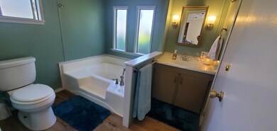 Little Deer master bath