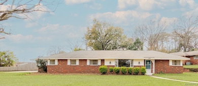 LOTS OF SPACE FOR PLAYING AND ENTERTAINING.