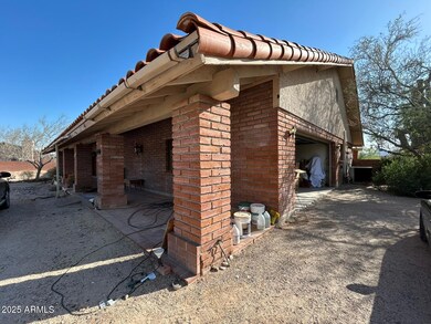 Chinaberry garage 4