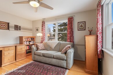 945 S Mitchell Ave, Elmhurst, IL 60126 - photo 3