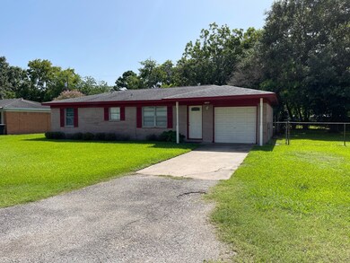 1102 College Dr, Alvin, TX 77511 - photo 2