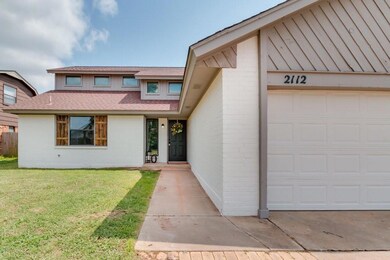 2112 NE 9th St, Moore, OK 73160 - photo 4