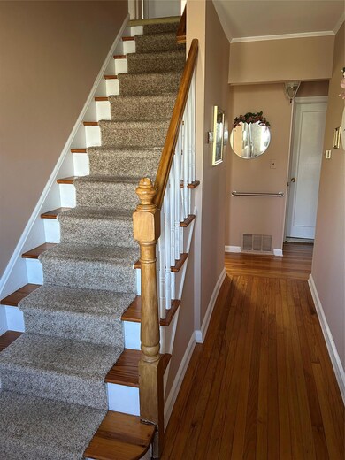 2 Yorkshire Rd, New Hyde Park, NY 11040 - photo 4