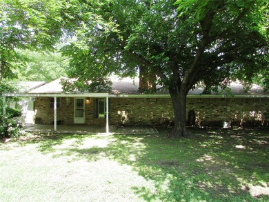 1109 Rosedale Dr, Gainesville, TX 76240 - photo 6