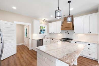 Kitchen featuring a sink, tasteful backsplash, sta