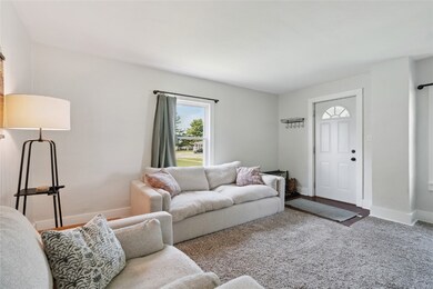 132 Green St, Center Point, IA 52213 - photo 4