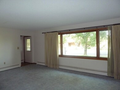 Living Room (View 1)<|><|>