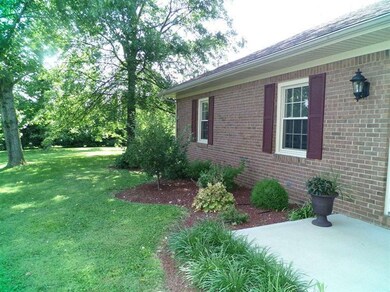 113 Farmbrook Cir, Frankfort, KY 40601 - photo 6