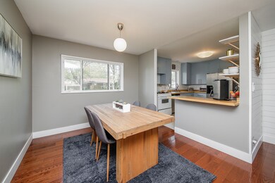 Open to kitchen, fits large dining table, hardwood