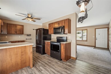 1632 Southview Dr NW, Cedar Rapids, IA 52405 - photo 5