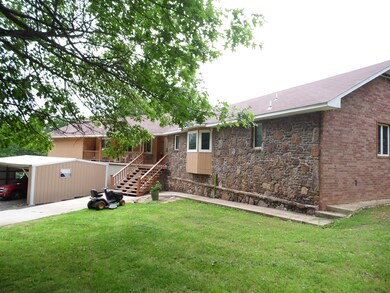 Willis- front w carport 2