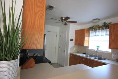 2507 Northlawn Dr, Taylor, TX 76574 - photo 3