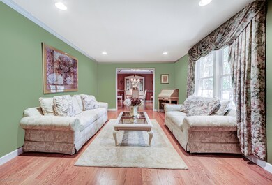 005_Living Room