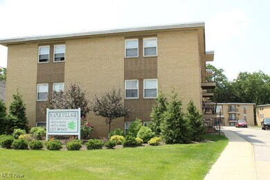 5378 Lee Rd, Maple Heights, OH 44137 - photo 3