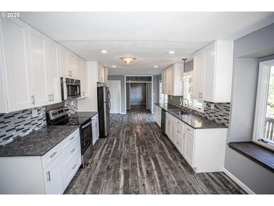 1403 E 19th St, the Dalles, OR 97058 - photo 3