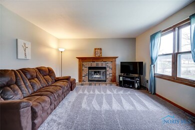 Front living room, brand new carpet installed Jan.