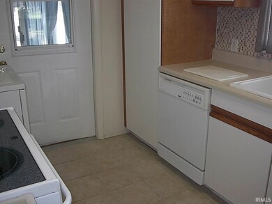 825 Hazel St, Auburn, IN 46706 - photo 6