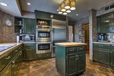 Lots of space to work and entertain a crowd!