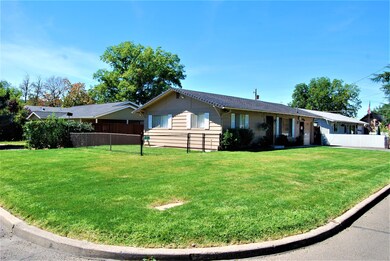 211 N 5th St, Central Point, OR 97502 - photo 2