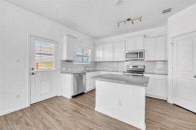 132 Bronco Billy Dr, Jarrell, TX 76537 - photo 6