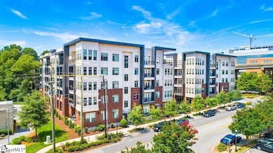 212 E Broad St unit Gingham, Greenville, SC 29601 - photo 2