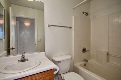 04 - Main Bath
