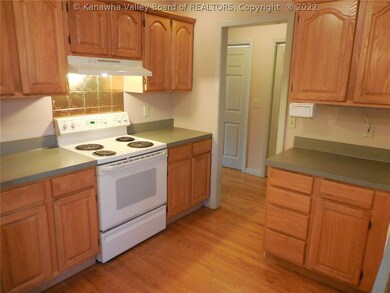 244 Pine Cir, Dunbar, WV 25064 - photo 3