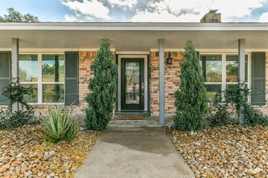 313 W Castle Harbour Dr, Friendswood, TX 77546 - photo 5