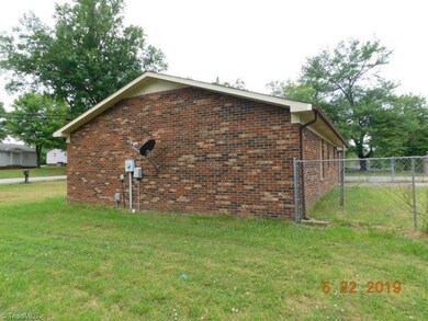 1213 E Fairfield Rd, High Point, NC 27263 - photo 5