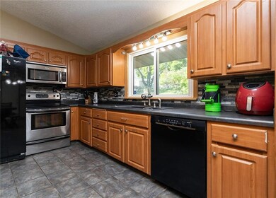 5002 SW 16th St, Des Moines, IA 50315 - photo 7