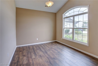 9111 Devonshire Dr, Olmsted Falls, OH 44138 - photo 5