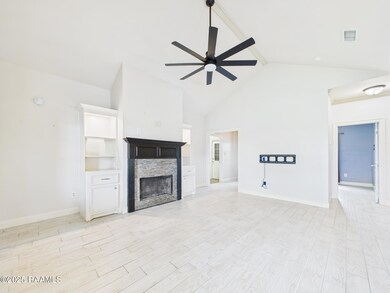 403 Hill Ridge - Interior - Living Rm_03