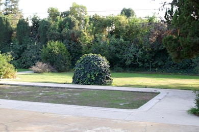 5812 E Midwick Ln, Fresno, CA 93727 - photo 6