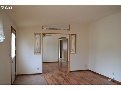 Living Room/Entrance