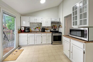 6024 Winterberry Dr, Galloway, OH 43119 - photo 7