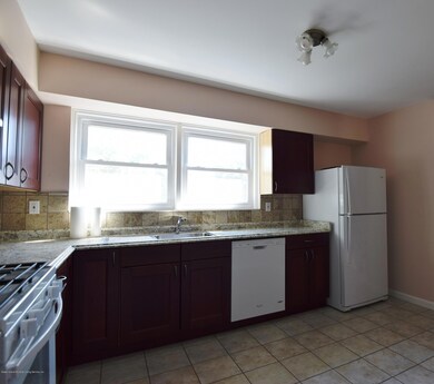 (6) Kitchen